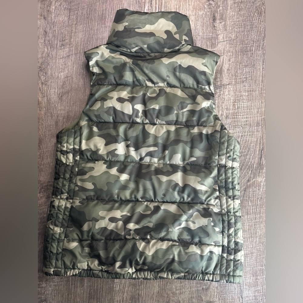 Old Navy Puffer Vest Camouflage Women's Size Small - Picture 2 of 9
